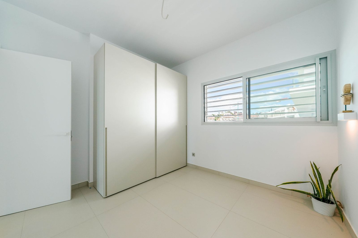 2 Bed Apartment for sale in Fuengirola Costa Del Sol, Málaga, Spain
