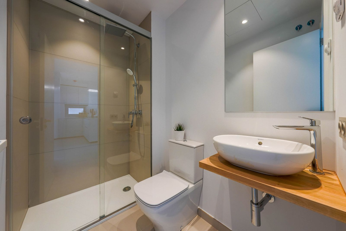 2 Bed Apartment for sale in Fuengirola Costa Del Sol, Málaga, Spain