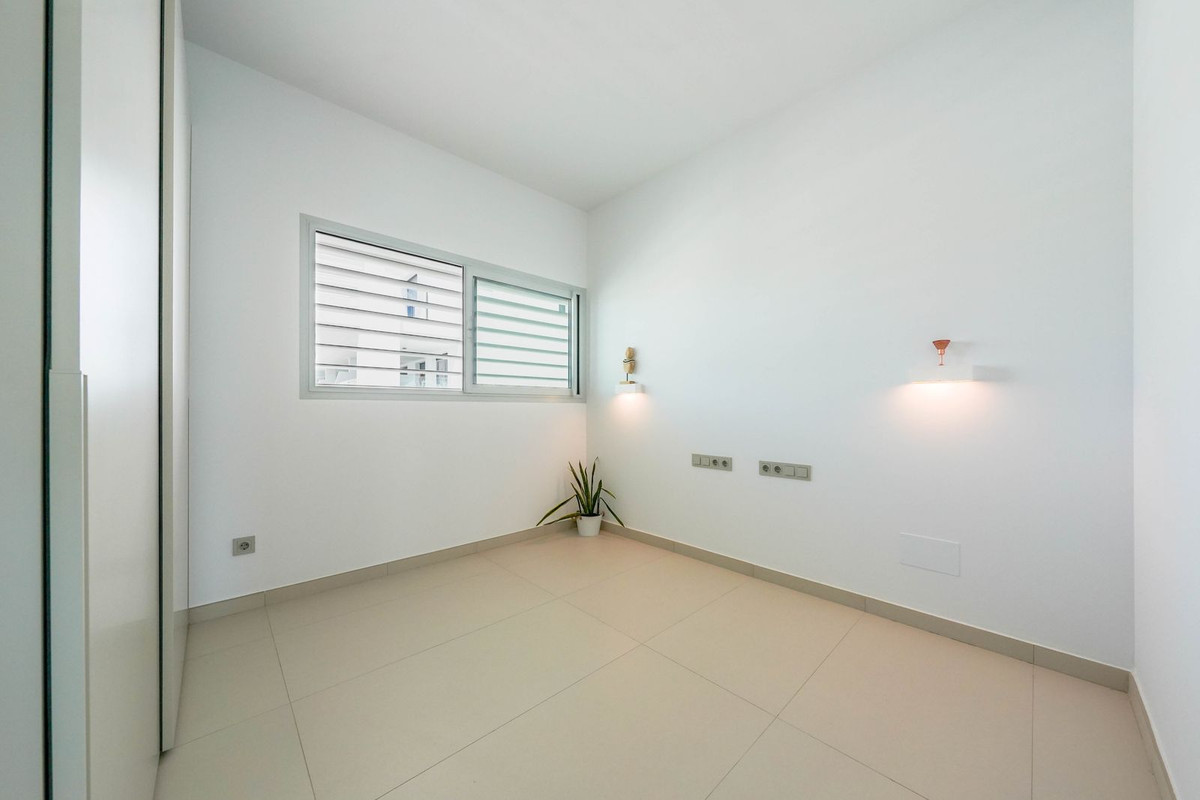 2 Bed Apartment for sale in Fuengirola Costa Del Sol, Málaga, Spain