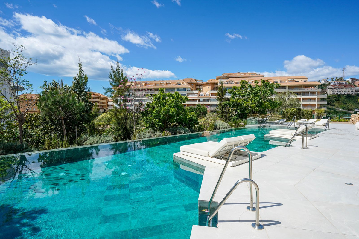 2 Bed Apartment for sale in Fuengirola Costa Del Sol, Málaga, Spain