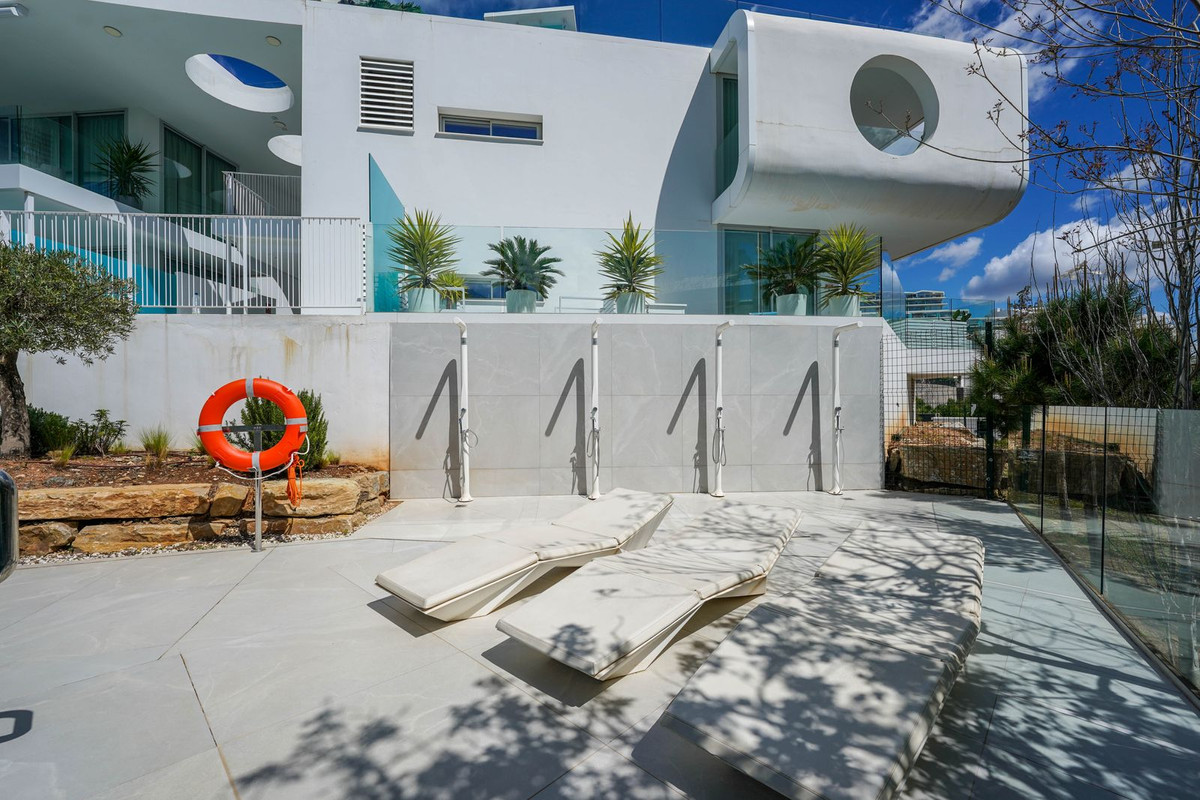2 Bed Apartment for sale in Fuengirola Costa Del Sol, Málaga, Spain