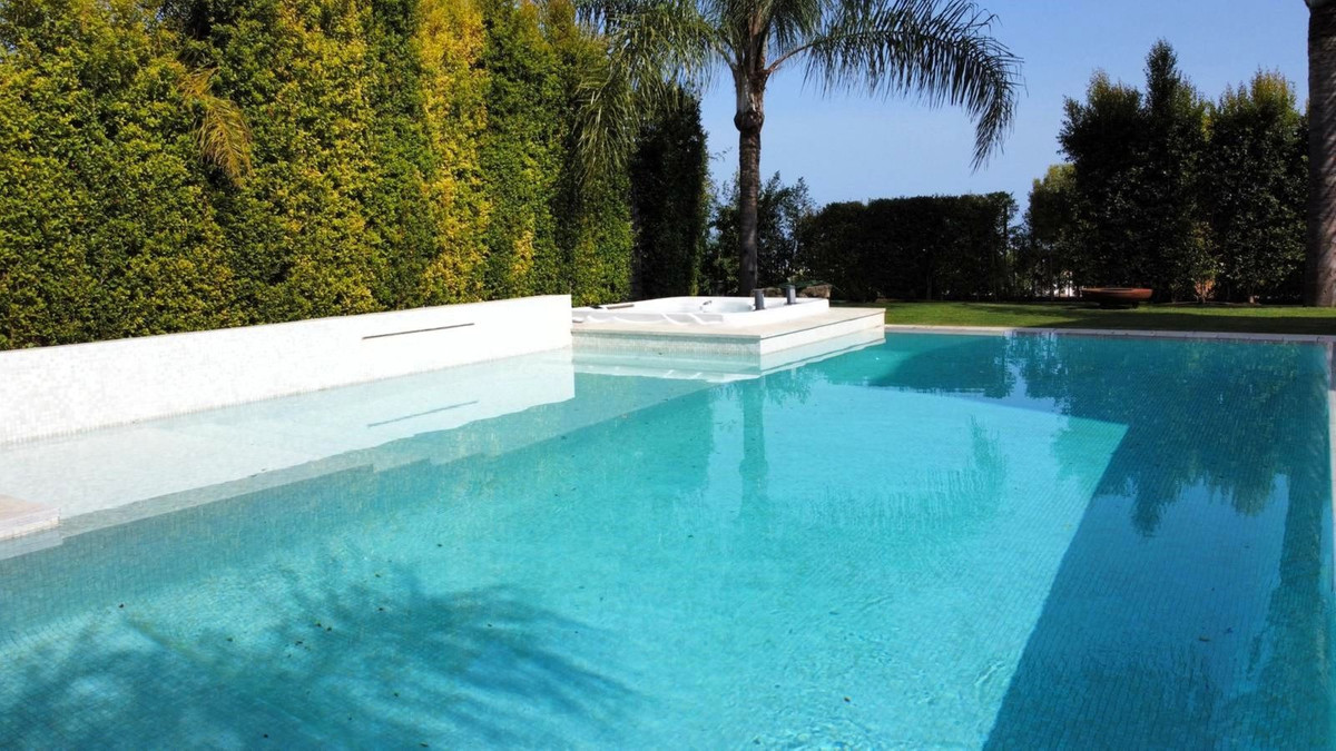 Se vende Villa - Chalet de 6 dormitorios en Costa Del Sol, Málaga, España