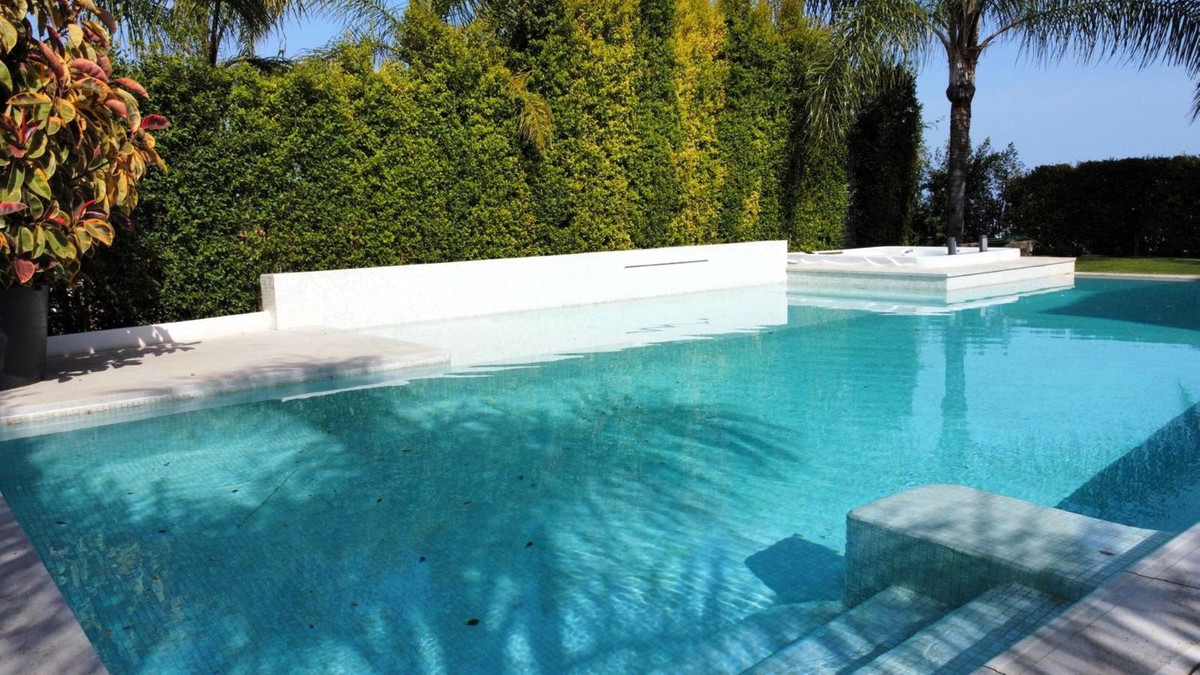 Se vende Villa - Chalet de 6 dormitorios en Costa Del Sol, Málaga, España