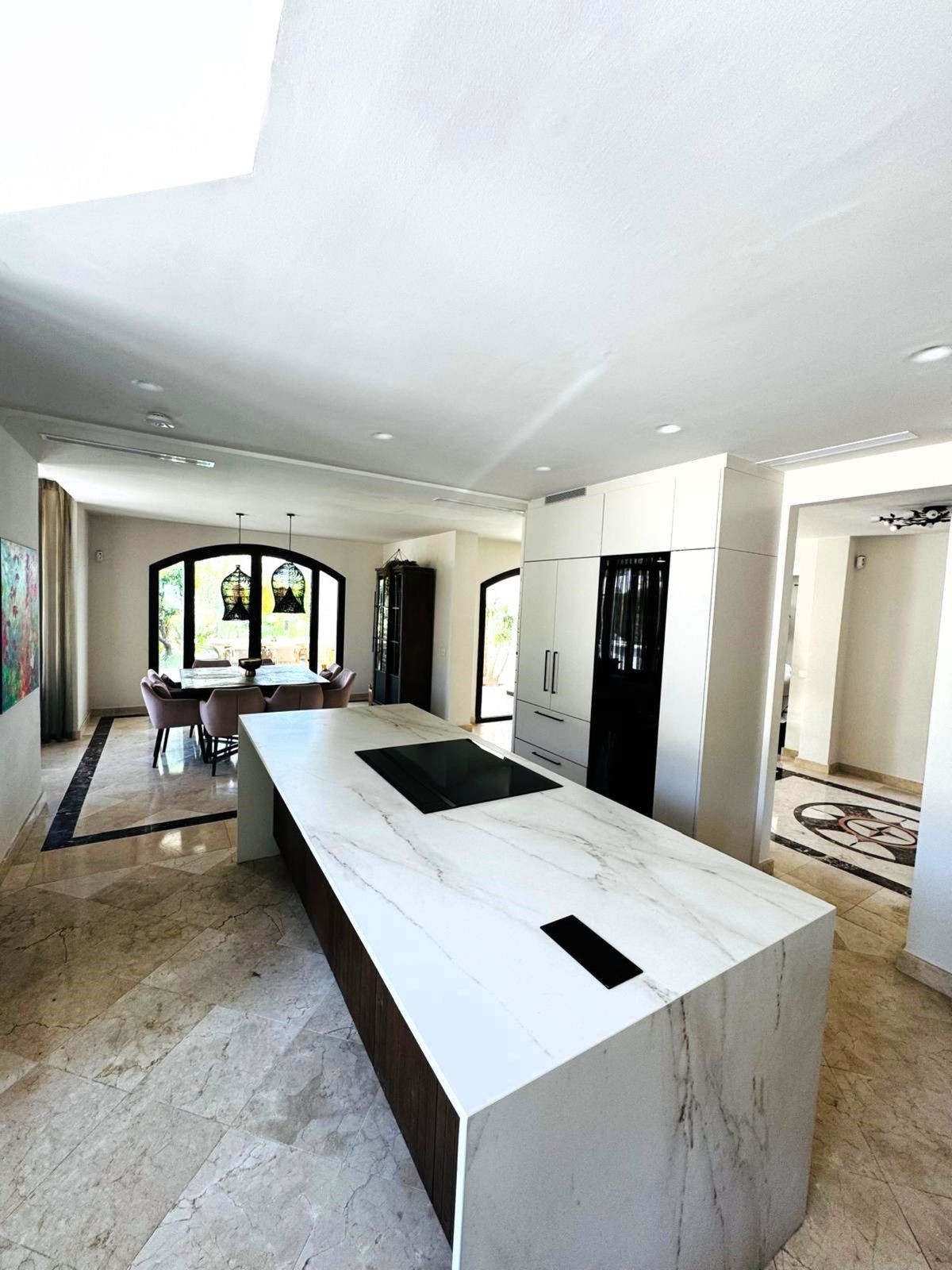 Se vende Villa - Chalet de 6 dormitorios en Costa Del Sol, Málaga, España