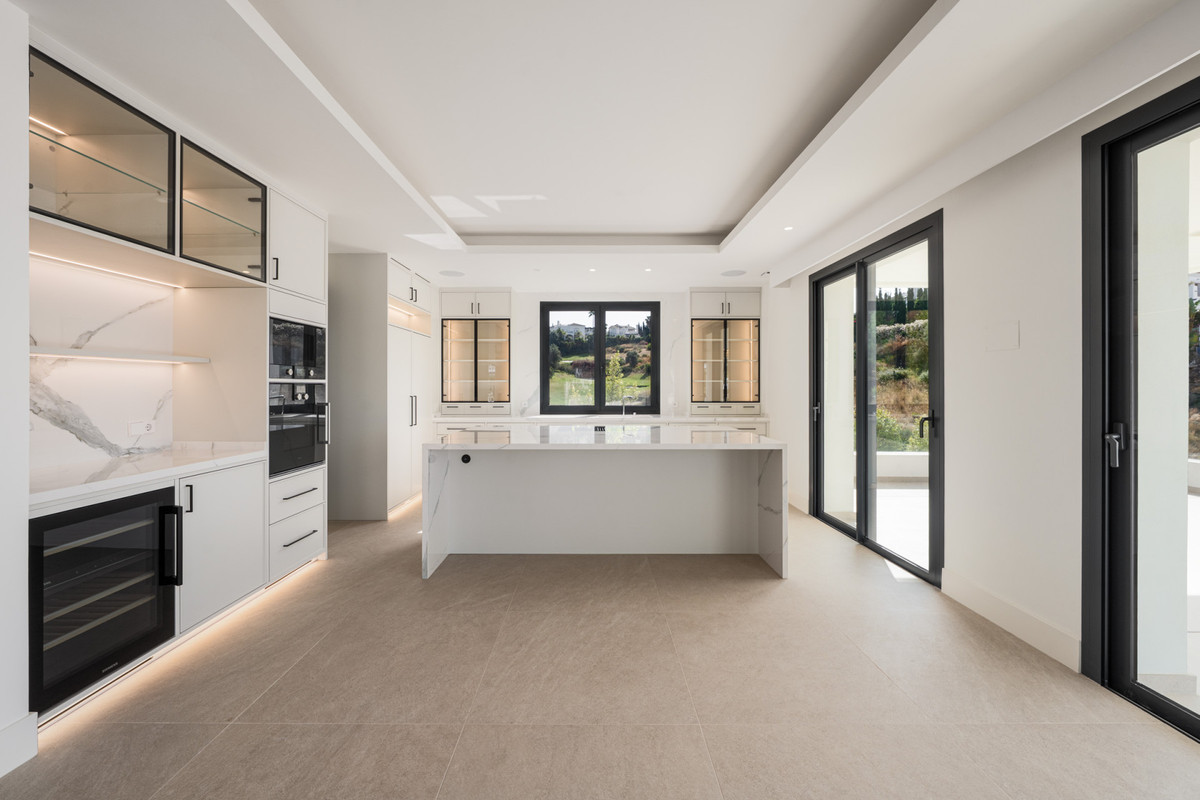 Se vende Villa - Chalet de 4 dormitorios en Costa Del Sol, Málaga, España