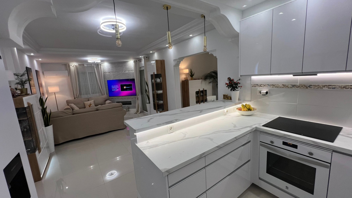 5 Bed Townhouse for sale in Algorfa Costa Blanca, Alicante, Spain