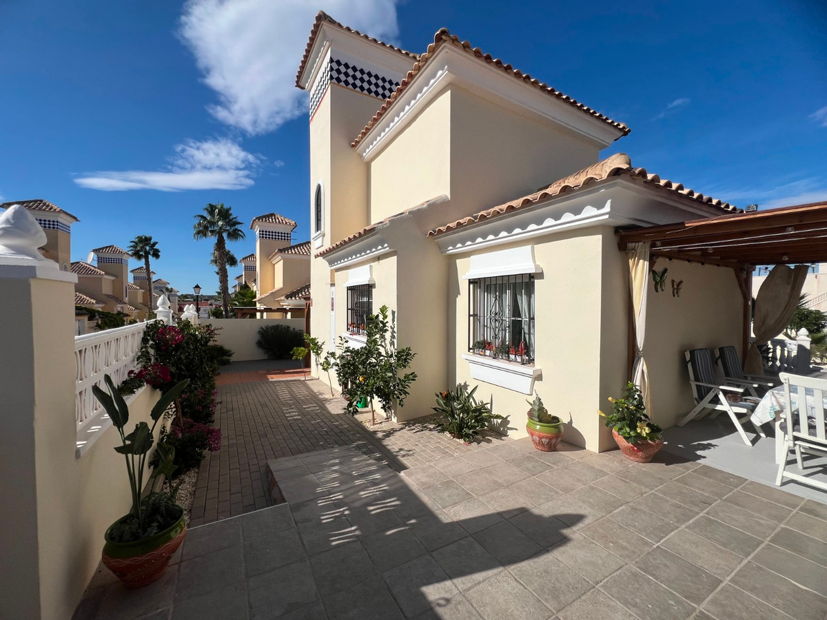 5 Bed Townhouse for sale in Algorfa Costa Blanca, Alicante, Spain