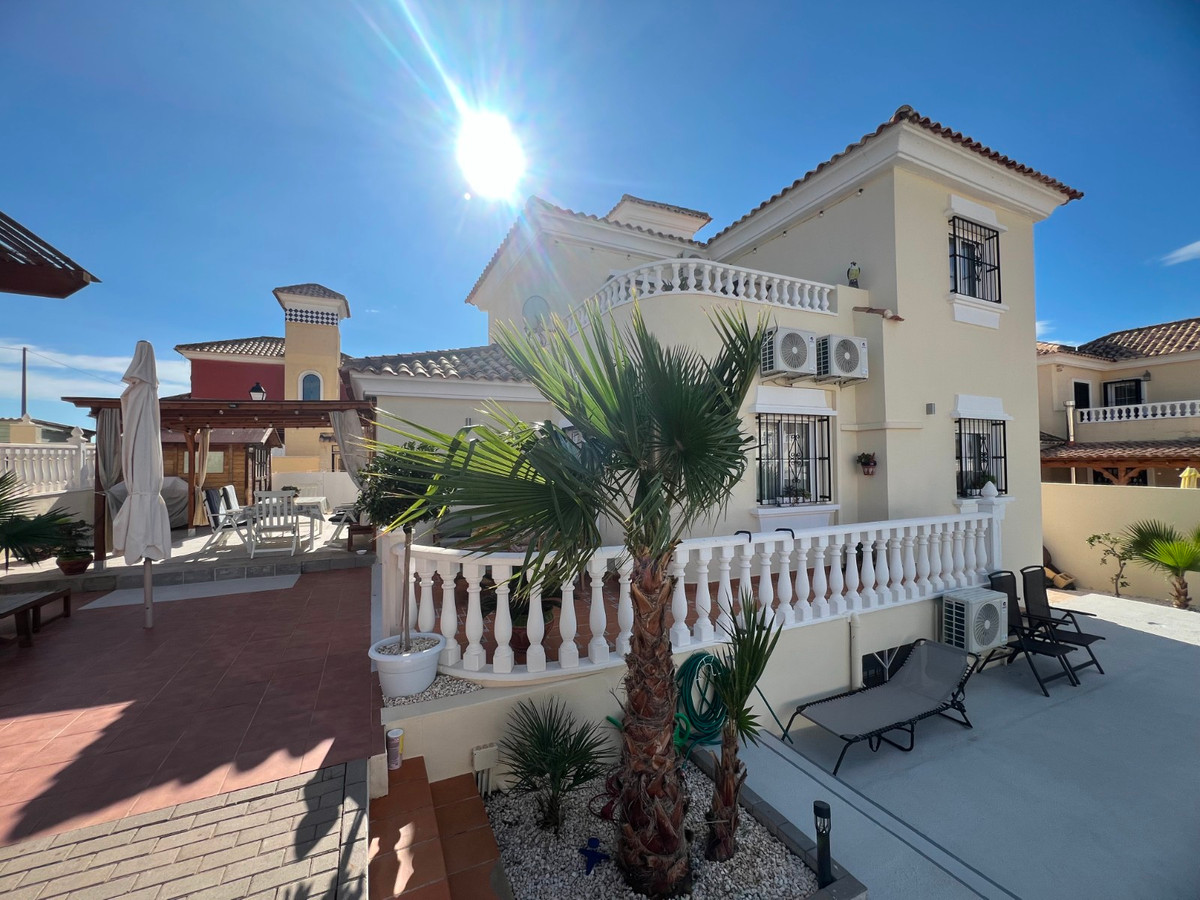 5 Bed Townhouse for sale in Algorfa Costa Blanca, Alicante, Spain