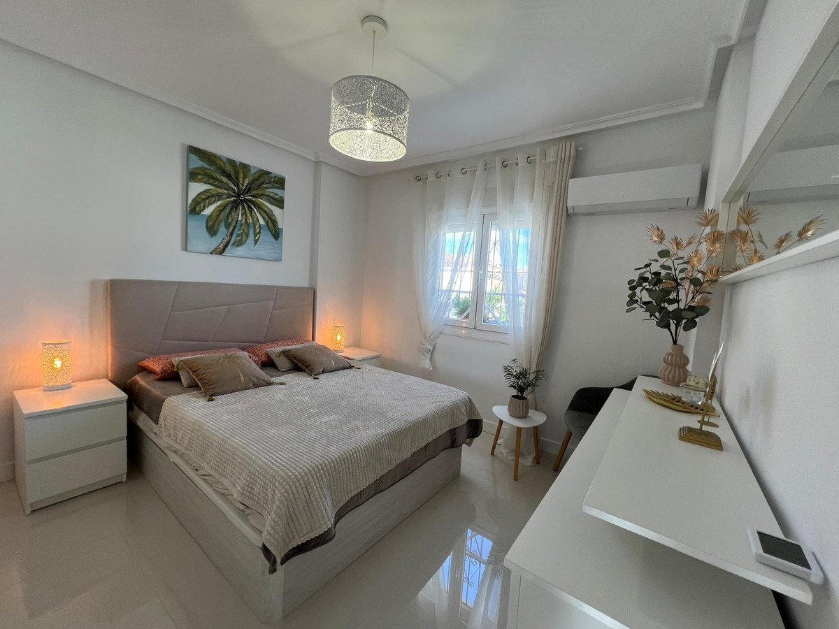 5 Bed Townhouse for sale in Algorfa Costa Blanca, Alicante, Spain