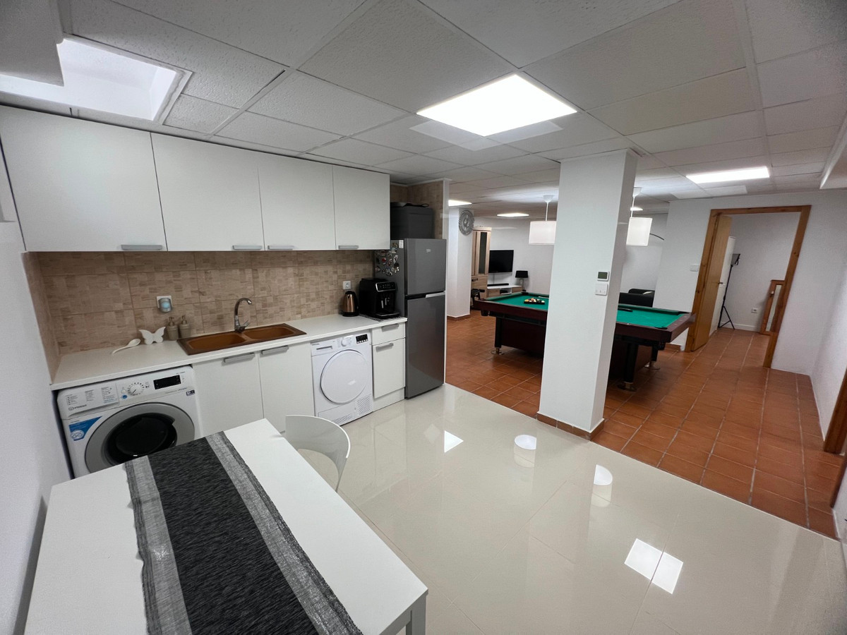 5 Bed Townhouse for sale in Algorfa Costa Blanca, Alicante, Spain