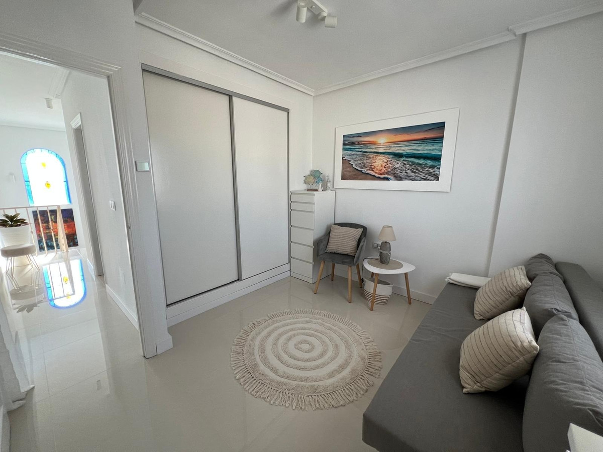5 Bed Townhouse for sale in Algorfa Costa Blanca, Alicante, Spain
