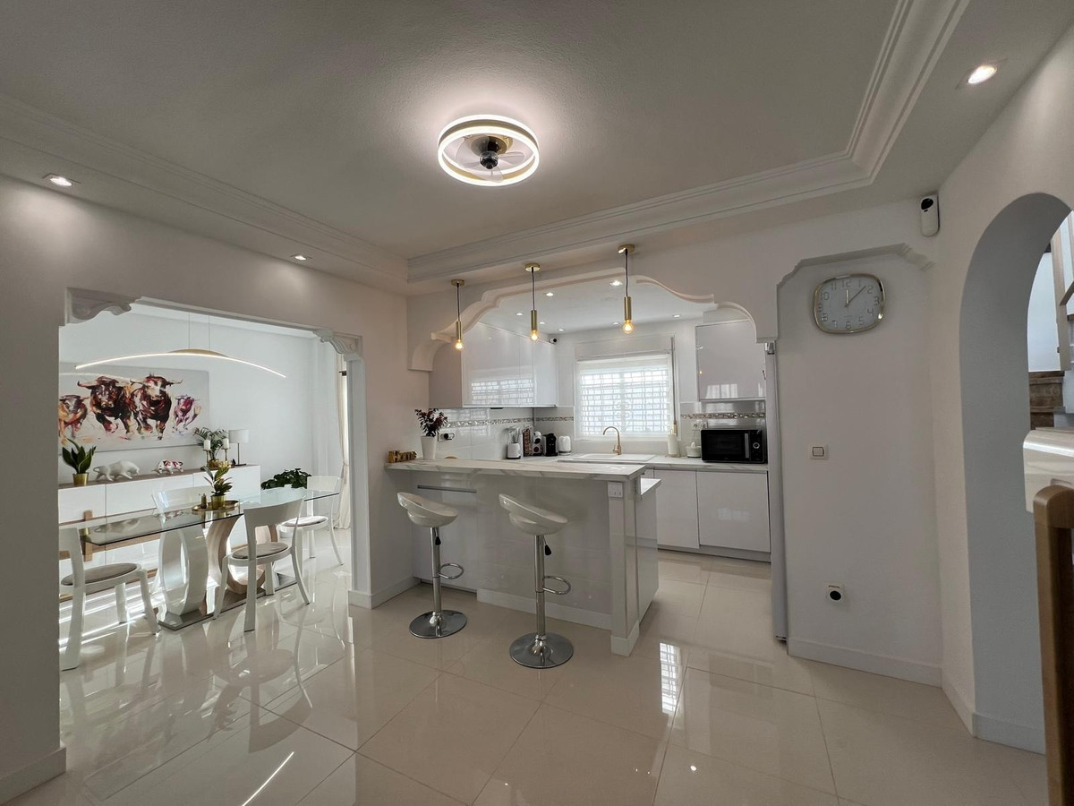 5 Bed Townhouse for sale in Algorfa Costa Blanca, Alicante, Spain