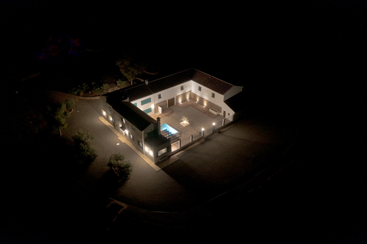 Se vende Finca - Cortijo de 5 dormitorios en Costa Del Sol, Málaga, España