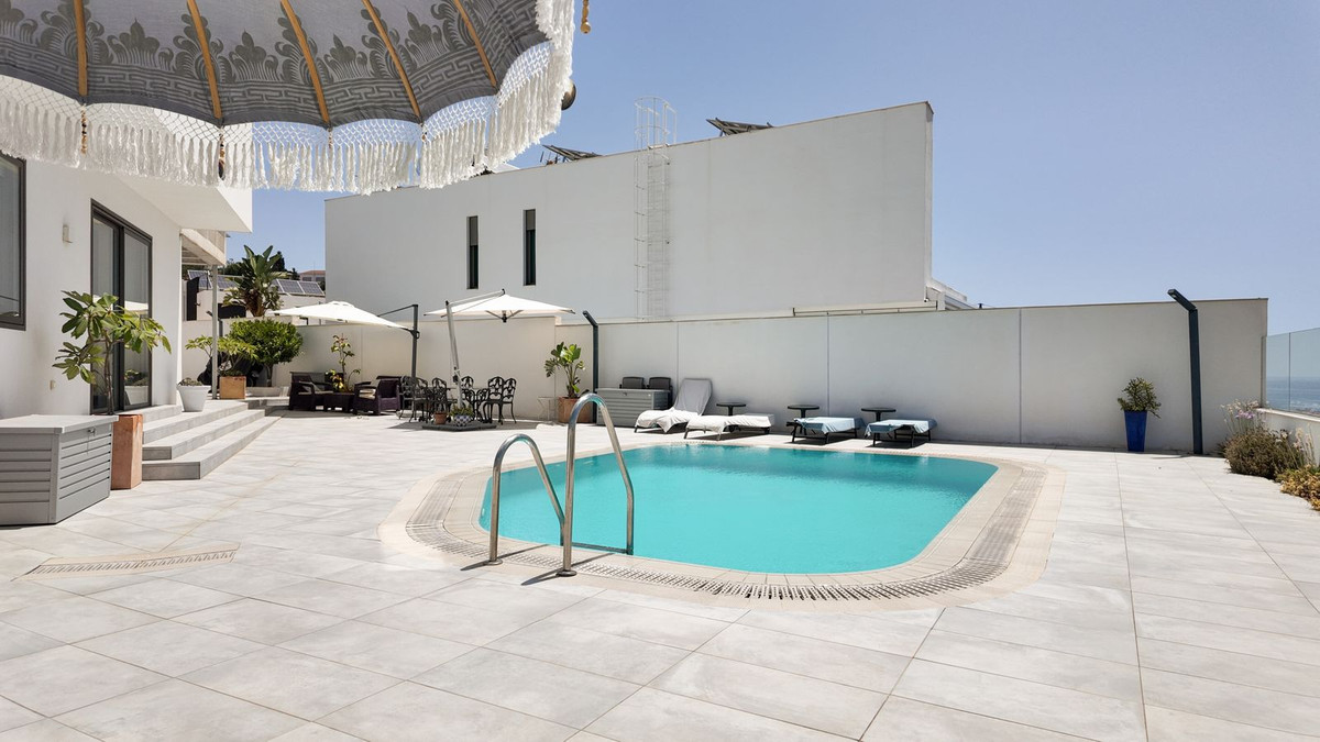 4 Bed Townhouse for sale in Pedregalejo Málaga Ciudad, Málaga, Spain