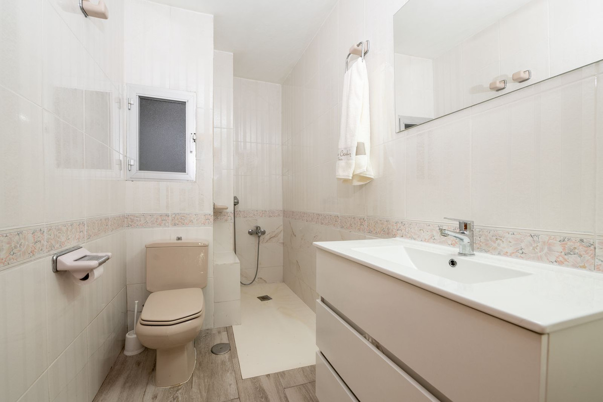 3 Bed Apartment for sale in Marbella Costa Del Sol, Málaga, Spain