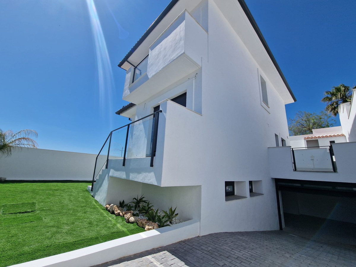 Se vende Villa - Chalet de 3 dormitorios en Costa Del Sol, Málaga, España