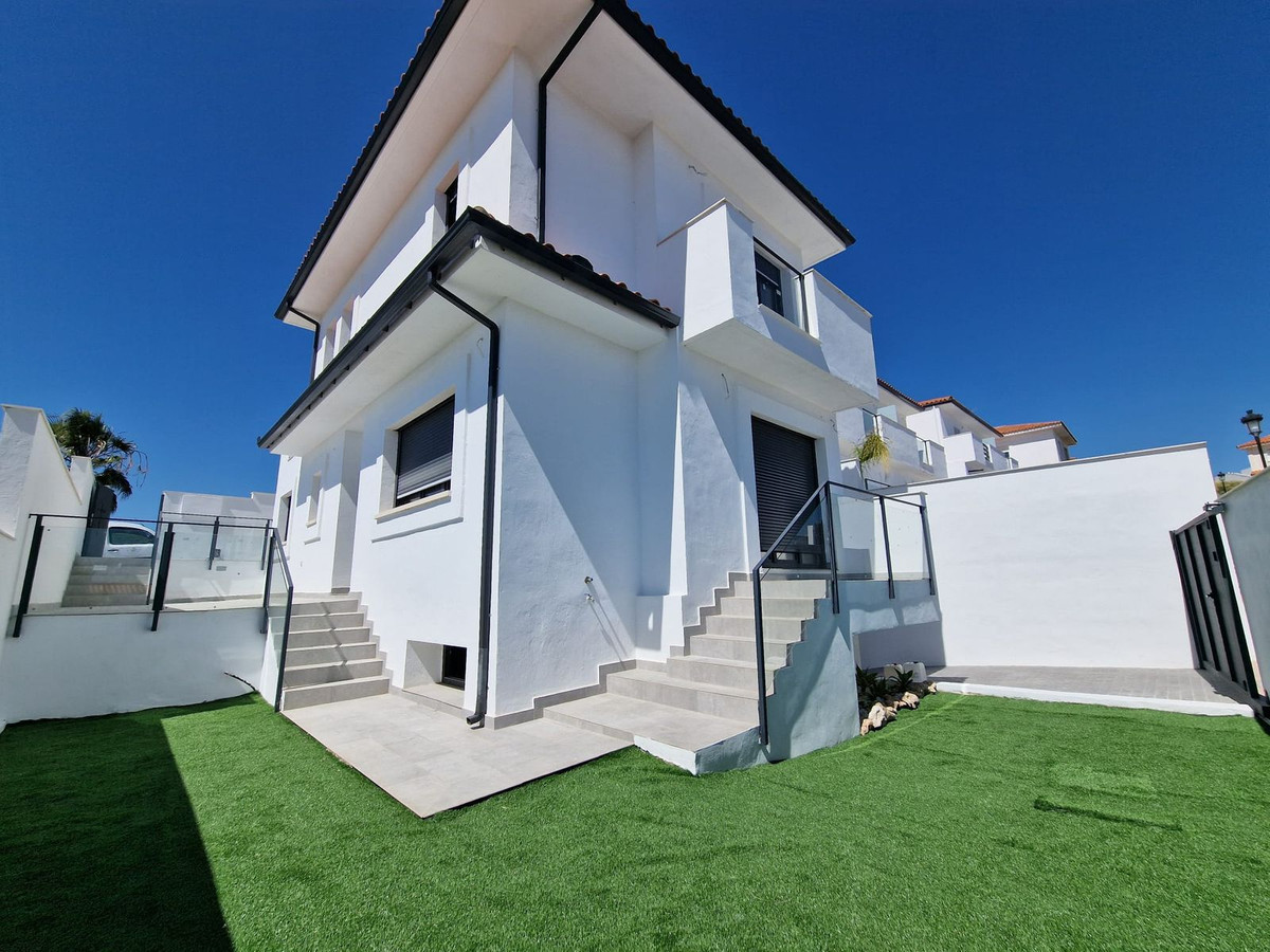 Se vende Villa - Chalet de 3 dormitorios en Costa Del Sol, Málaga, España