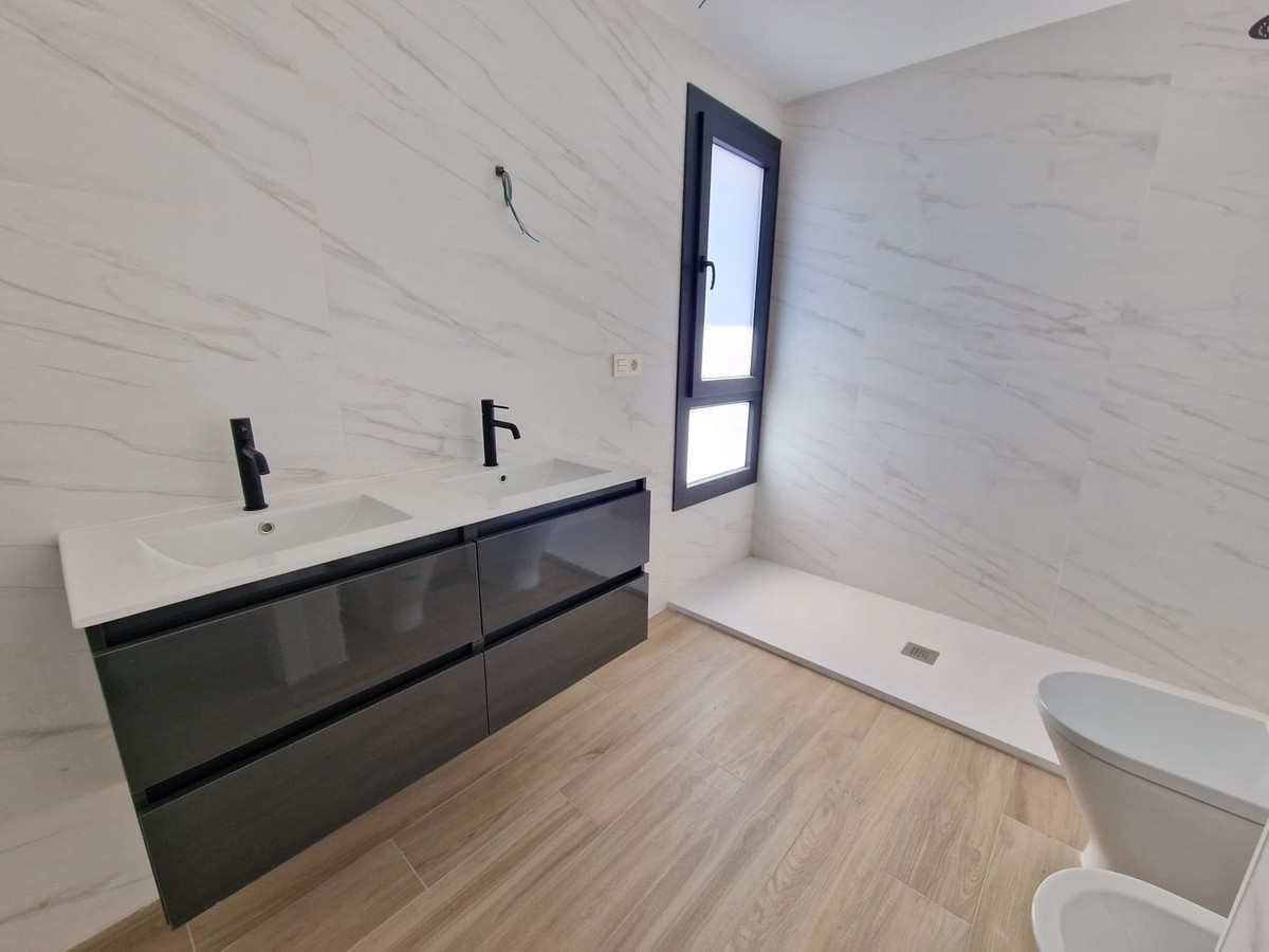 Se vende Villa - Chalet de 3 dormitorios en Costa Del Sol, Málaga, España