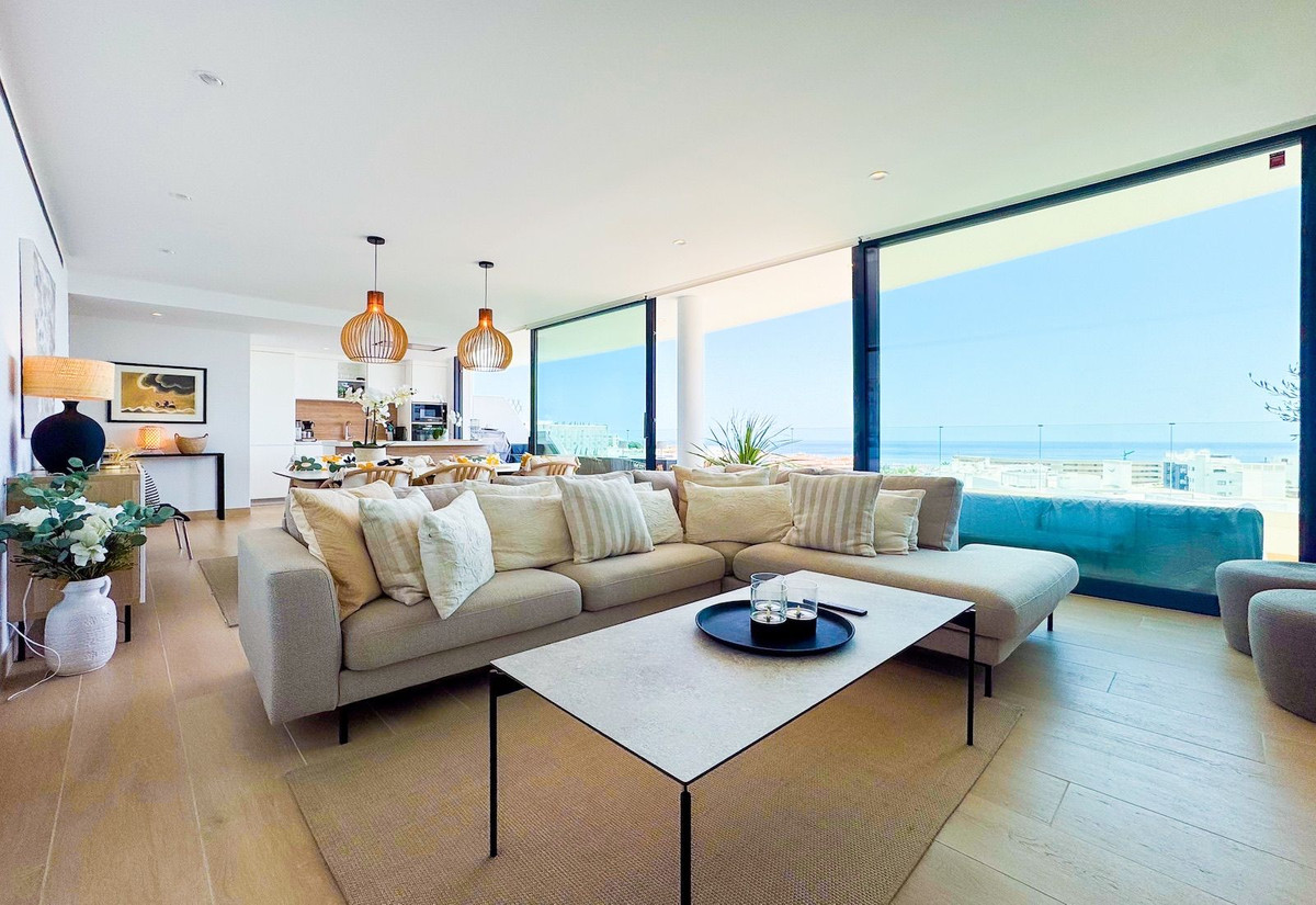 4 Bed Apartment for sale in Fuengirola Costa Del Sol, Málaga, Spain