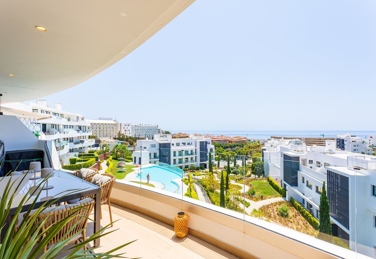 4 Bed Apartment for sale in Fuengirola Costa Del Sol, Málaga, Spain