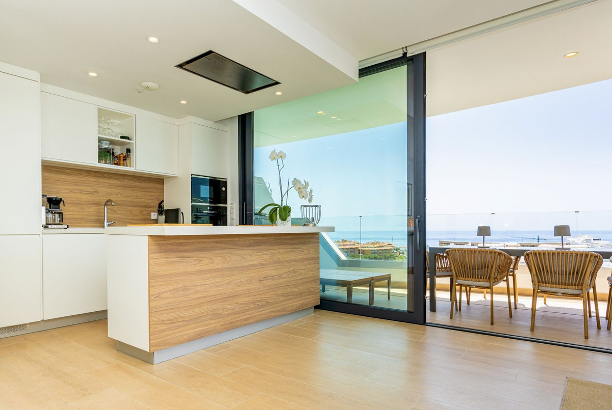 4 Bed Apartment for sale in Fuengirola Costa Del Sol, Málaga, Spain