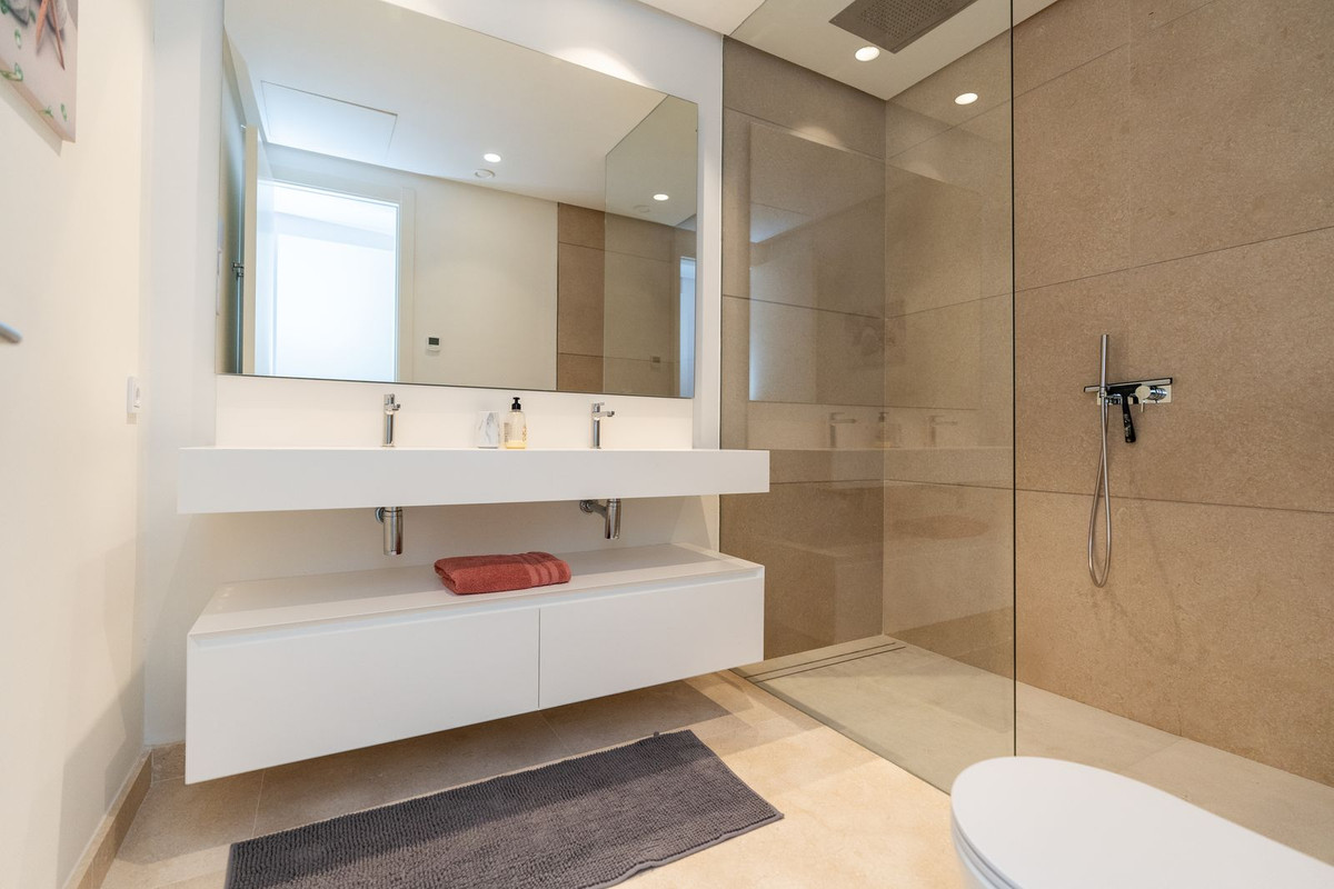 Se vende Apartamento Planta Media de 3 dormitorios en Costa Del Sol, Málaga, España