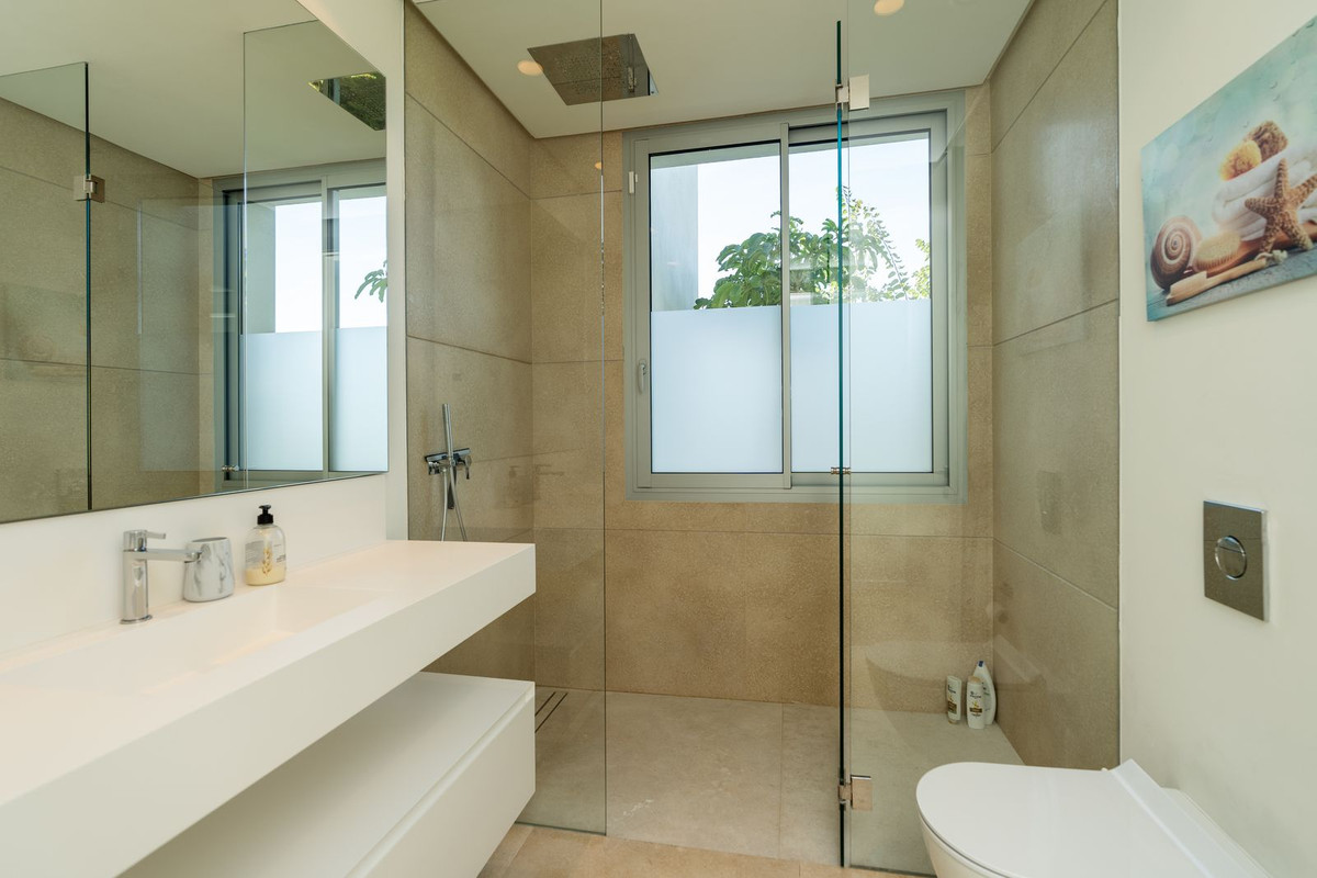 Se vende Apartamento Planta Media de 3 dormitorios en Costa Del Sol, Málaga, España
