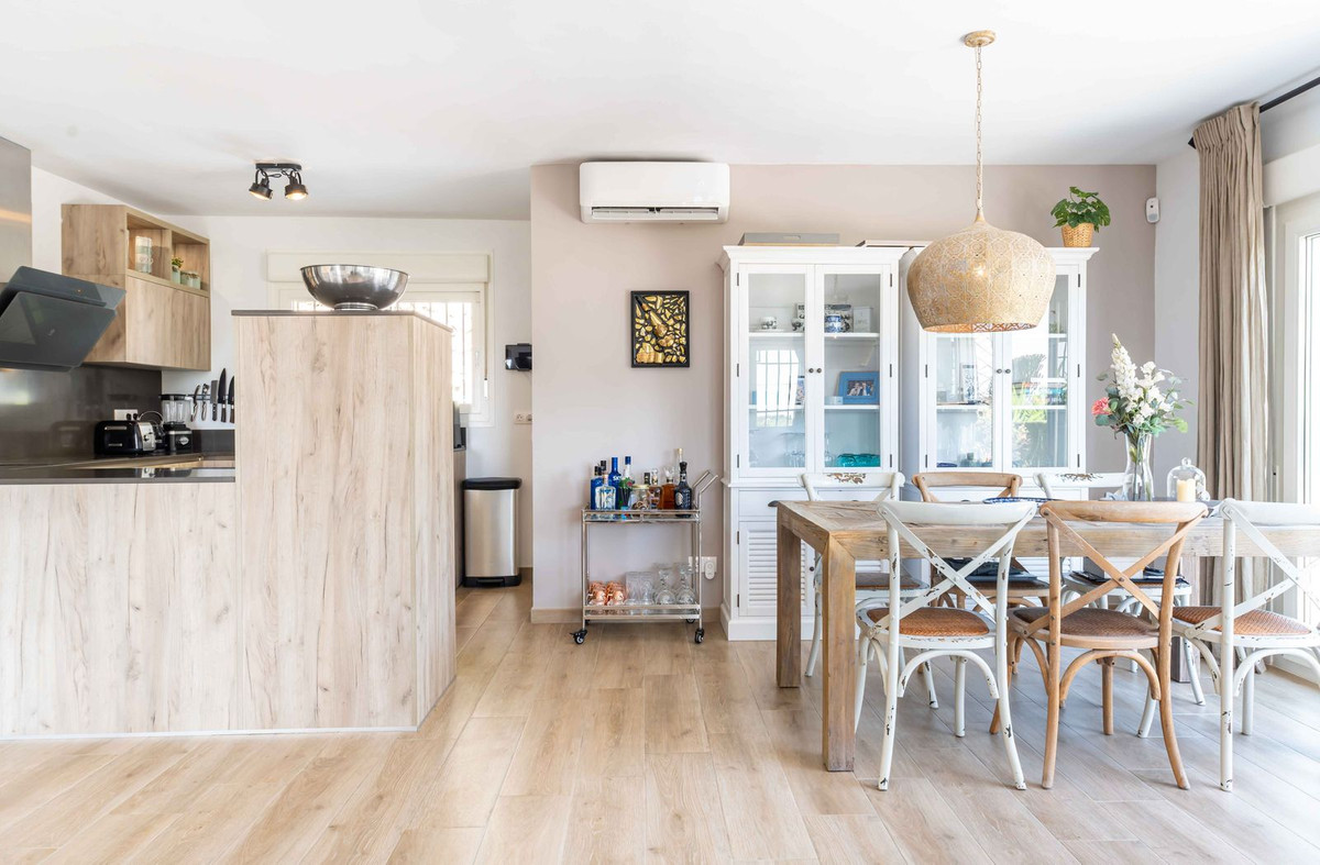 Se vende Villa - Chalet de 3 dormitorios en Costa Del Sol, Málaga, España
