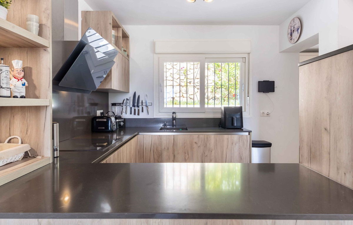 Se vende Villa - Chalet de 3 dormitorios en Costa Del Sol, Málaga, España