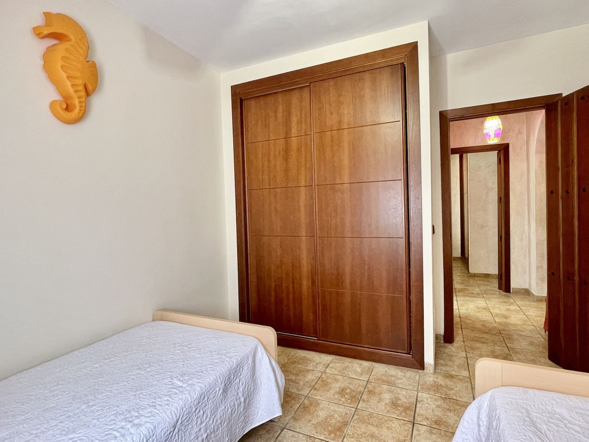 Se vende Villa - Chalet de 3 dormitorios en Costa Del Sol East, Málaga, España
