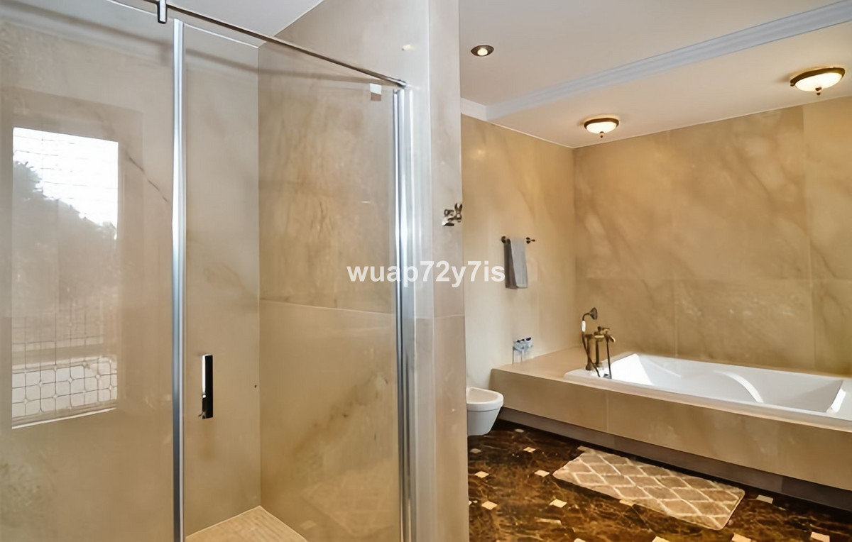 Se vende Villa - Chalet de 6 dormitorios en Costa Del Sol, Málaga, España