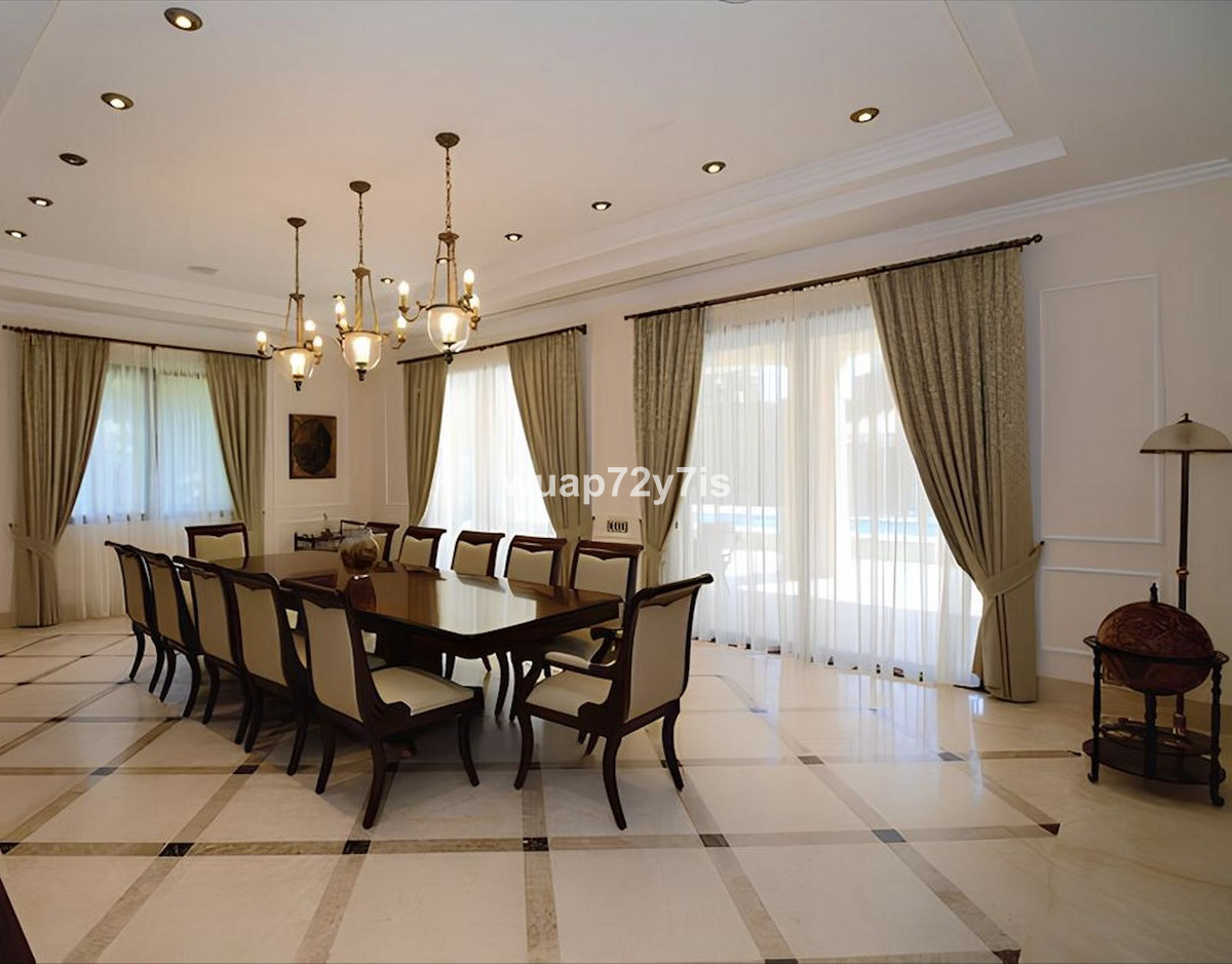 Se vende Villa - Chalet de 6 dormitorios en Costa Del Sol, Málaga, España