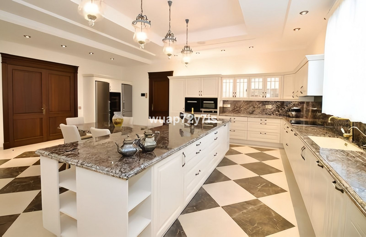 Se vende Villa - Chalet de 6 dormitorios en Costa Del Sol, Málaga, España