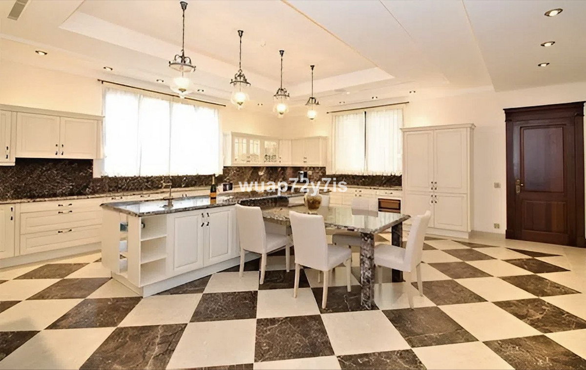 Se vende Villa - Chalet de 6 dormitorios en Costa Del Sol, Málaga, España
