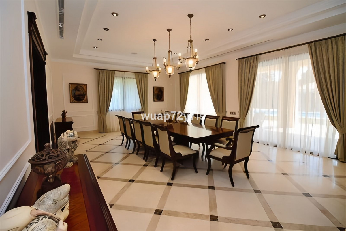 Se vende Villa - Chalet de 6 dormitorios en Costa Del Sol, Málaga, España