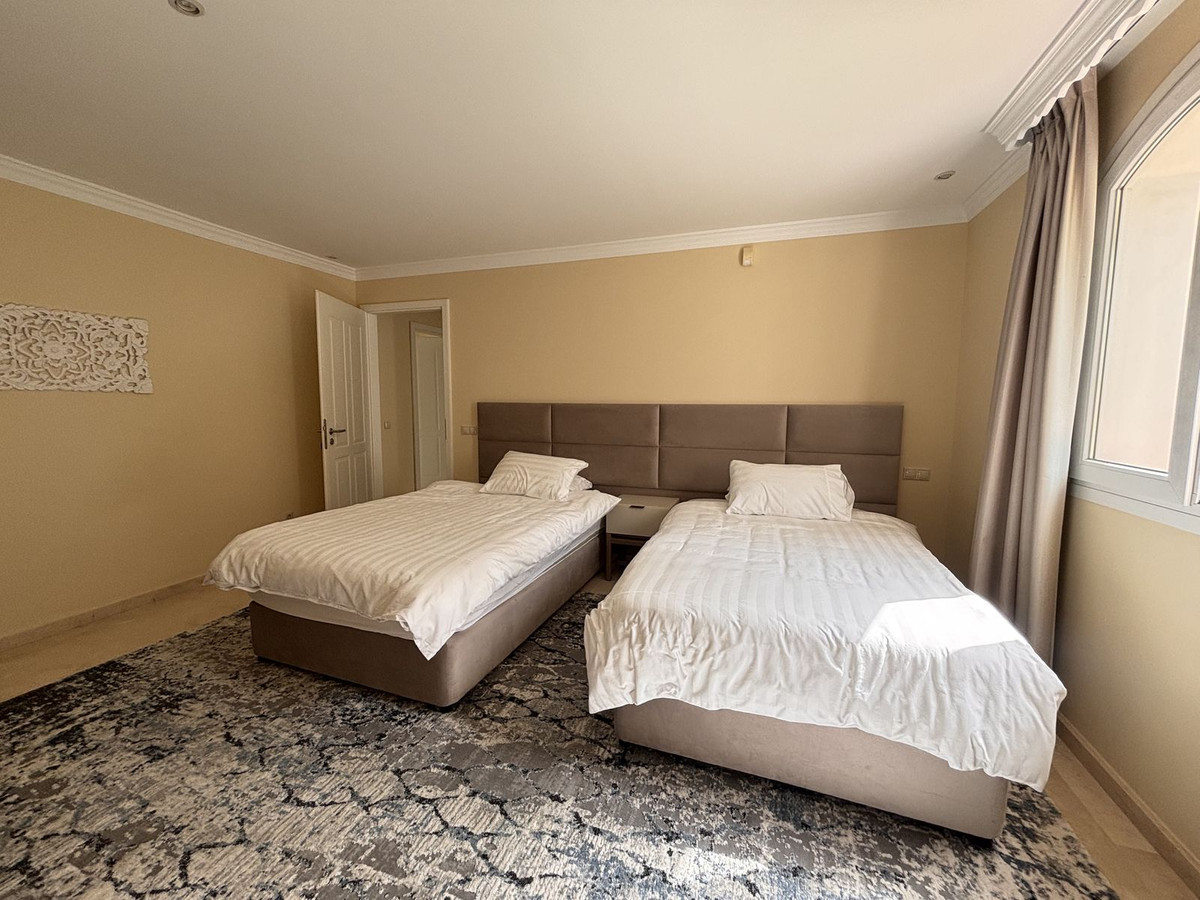 Se vende Villa - Chalet de 5 dormitorios en Costa Del Sol, Málaga, España