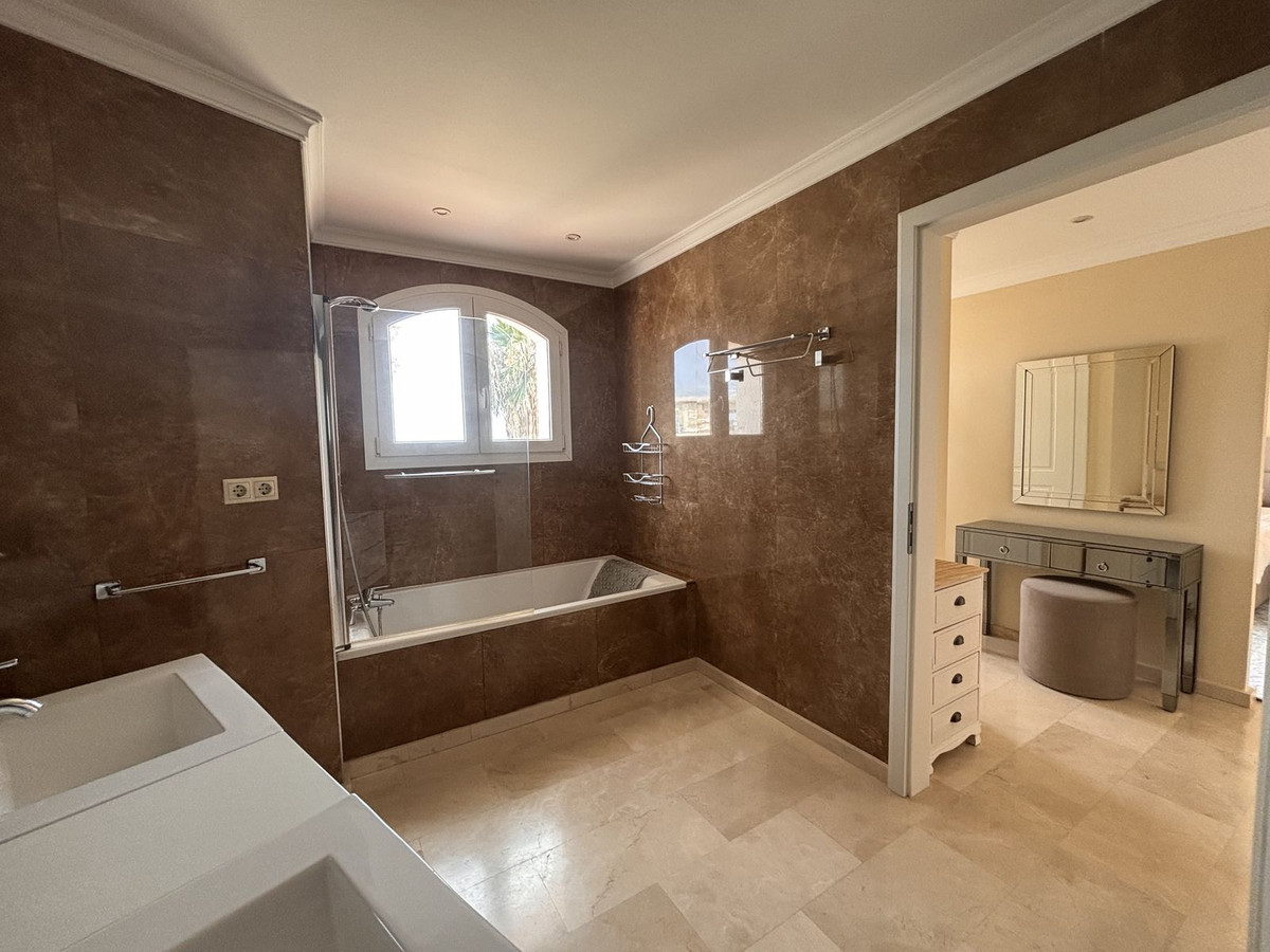 Se vende Villa - Chalet de 5 dormitorios en Costa Del Sol, Málaga, España
