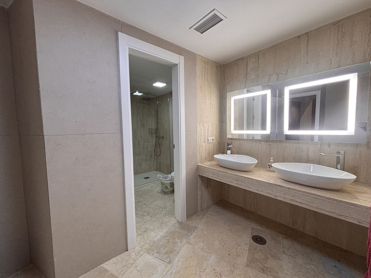 Se vende Villa - Chalet de 5 dormitorios en Costa Del Sol, Málaga, España