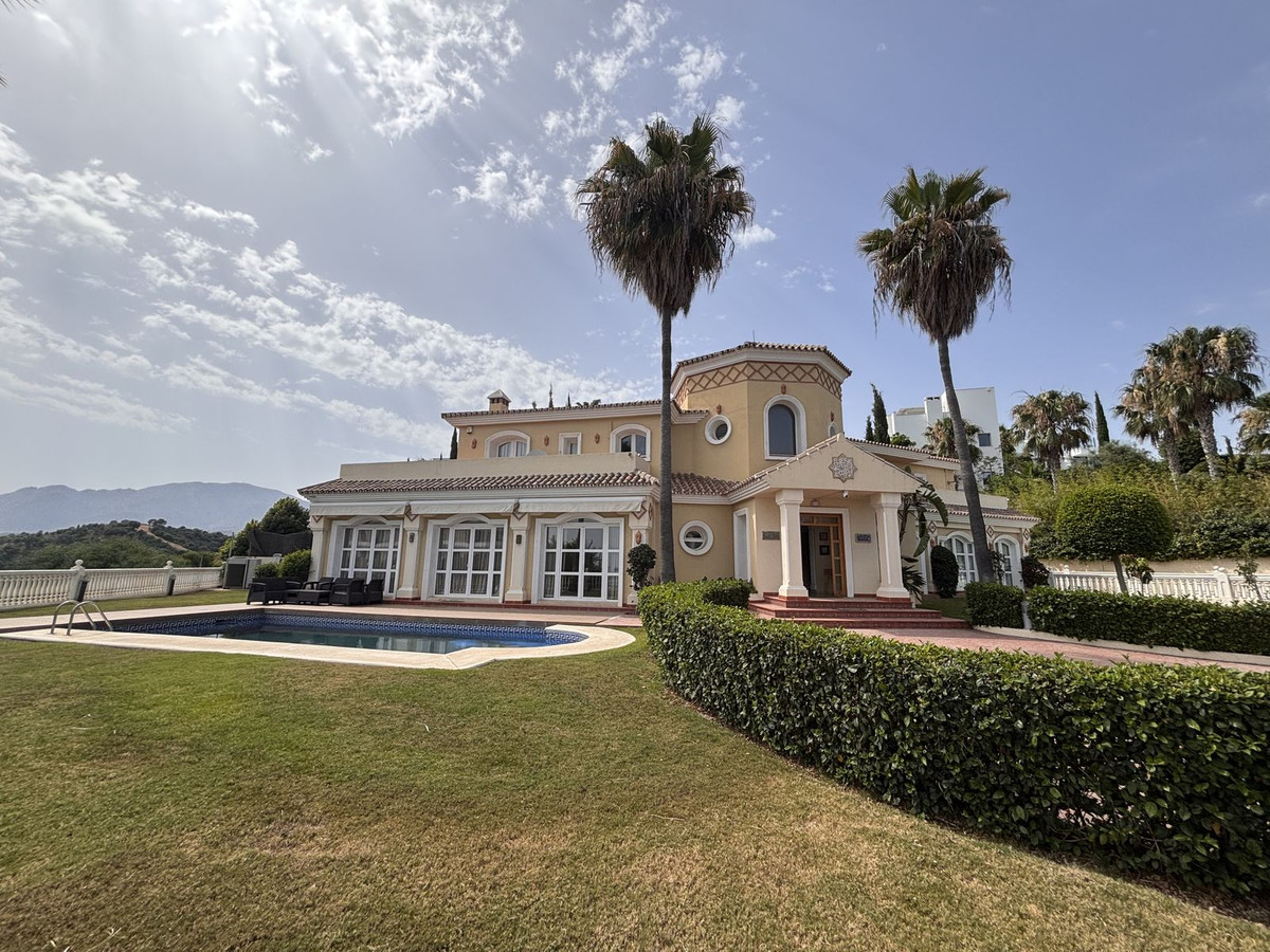 Se vende Villa - Chalet de 5 dormitorios en Costa Del Sol, Málaga, España