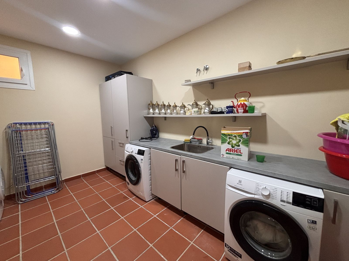 Se vende Villa - Chalet de 5 dormitorios en Costa Del Sol, Málaga, España