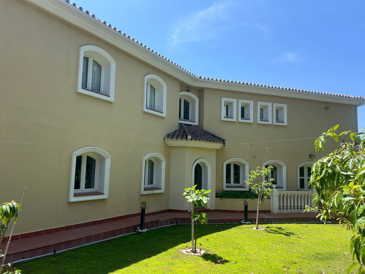 Se vende Villa - Chalet de 5 dormitorios en Costa Del Sol, Málaga, España