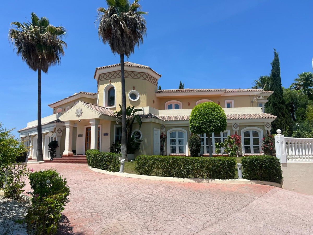 Se vende Villa - Chalet de 5 dormitorios en Costa Del Sol, Málaga, España