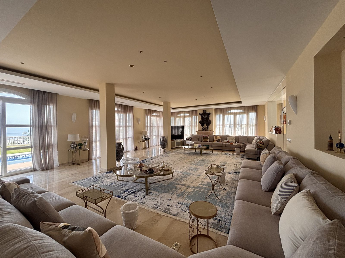 Se vende Villa - Chalet de 5 dormitorios en Costa Del Sol, Málaga, España