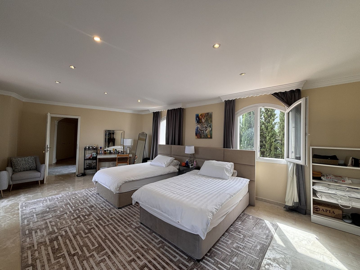 Se vende Villa - Chalet de 5 dormitorios en Costa Del Sol, Málaga, España