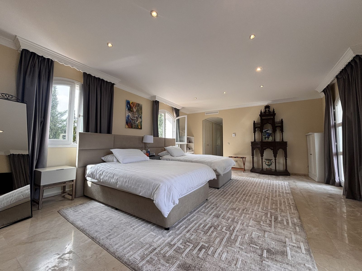 Se vende Villa - Chalet de 5 dormitorios en Costa Del Sol, Málaga, España