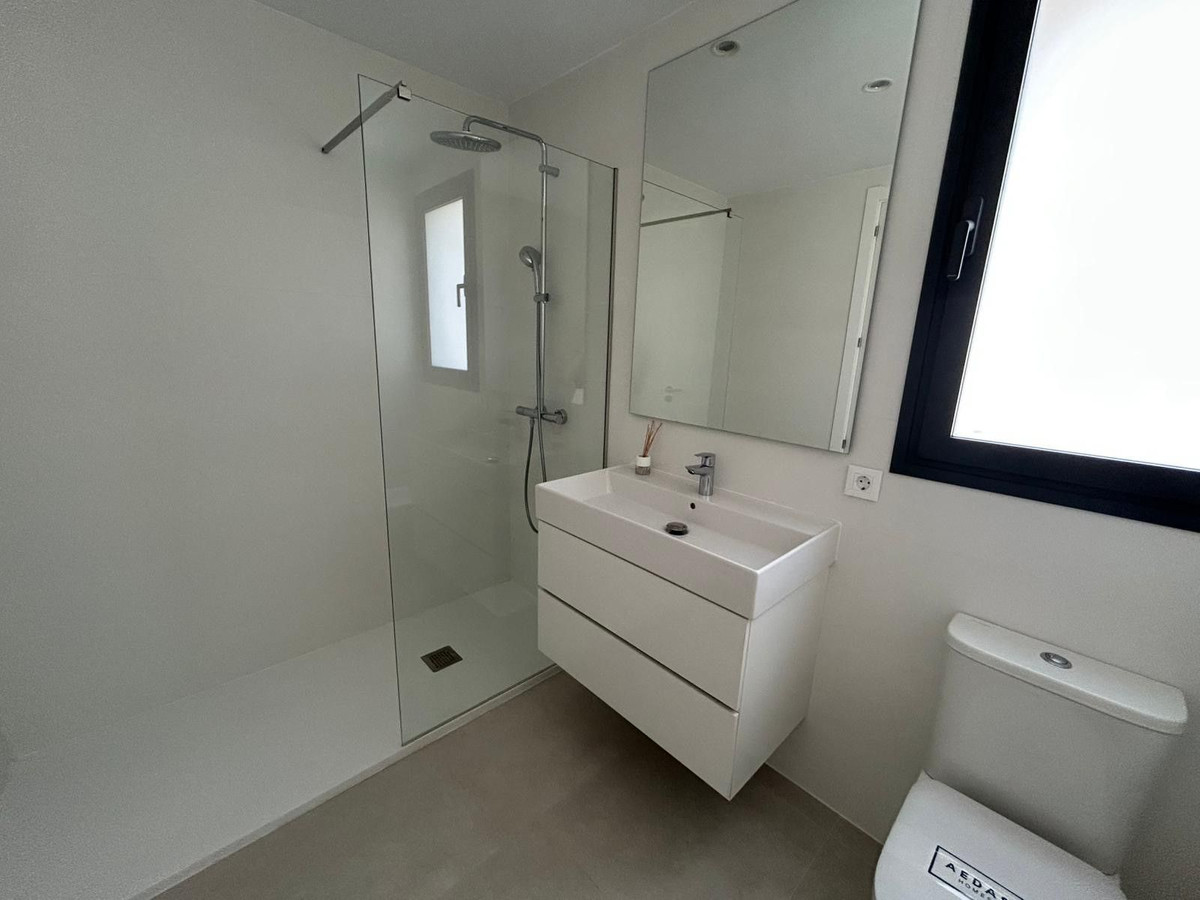 3 Bed Apartment for sale in Selwo Costa Del Sol, Málaga, Spain