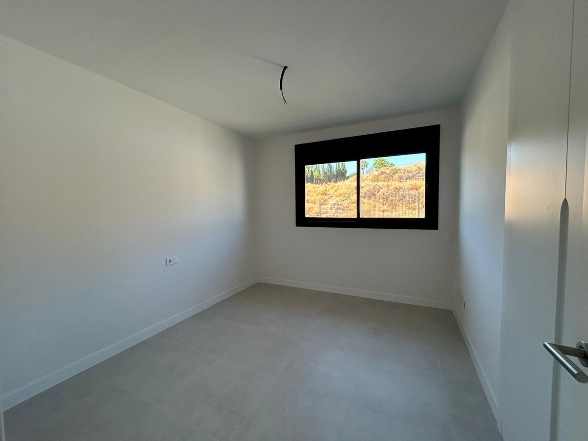 3 Bed Apartment for sale in Selwo Costa Del Sol, Málaga, Spain