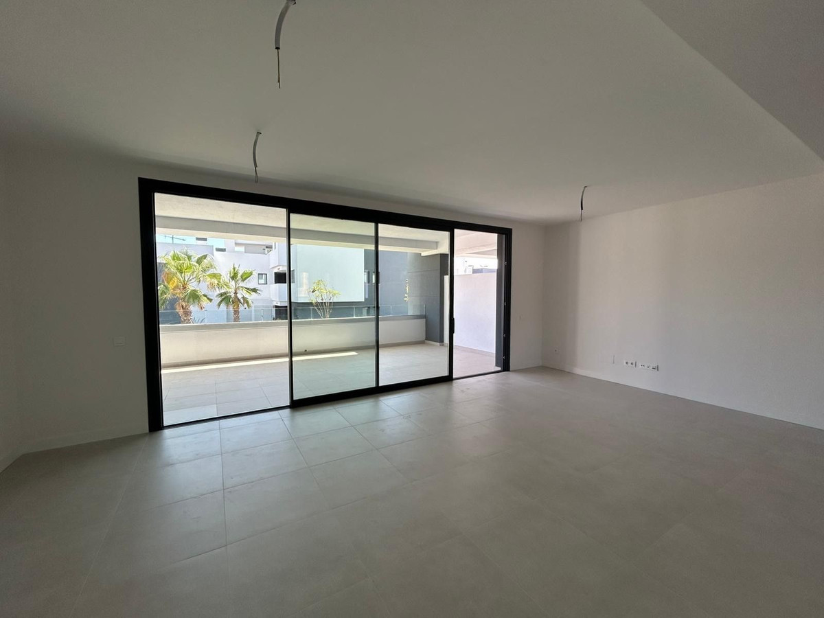 3 Bed Apartment for sale in Selwo Costa Del Sol, Málaga, Spain