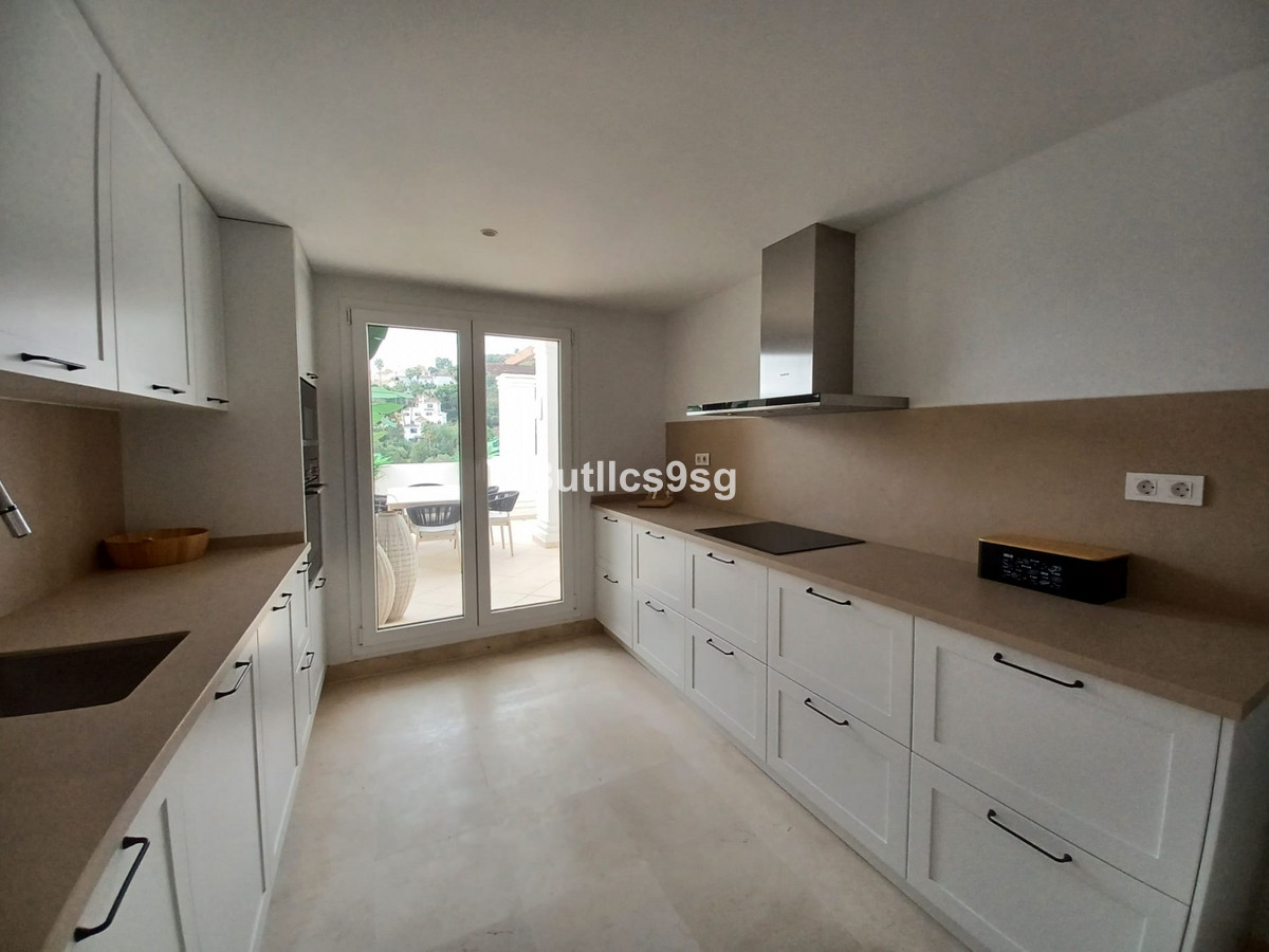 2 Bed Apartment for sale in Aloha Costa Del Sol, Málaga, Spain