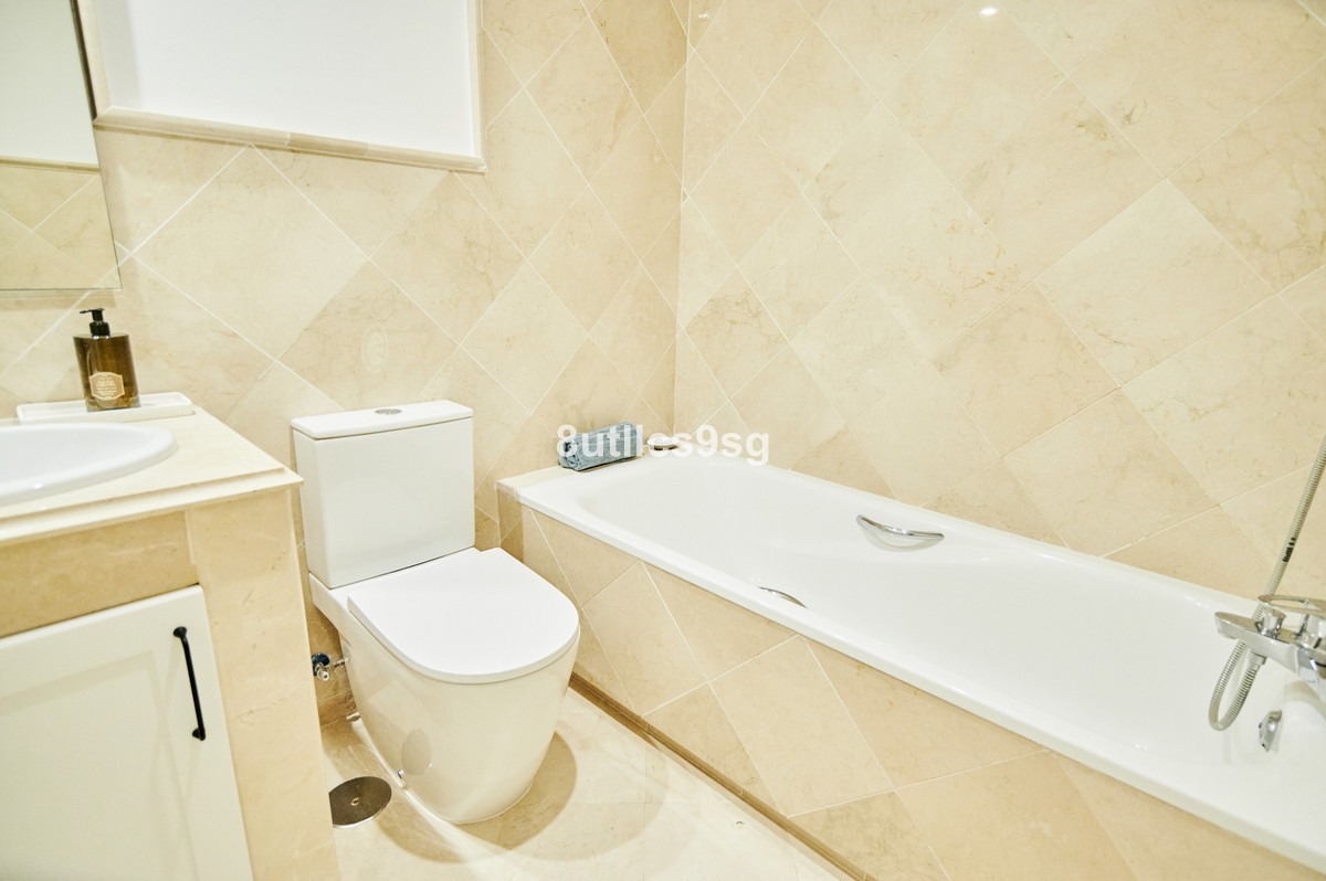 2 Bed Apartment for sale in Aloha Costa Del Sol, Málaga, Spain